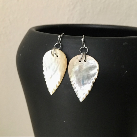 Mother Pearl Arrowhead Pendant Drop Earrings - Picture 1 of 5
